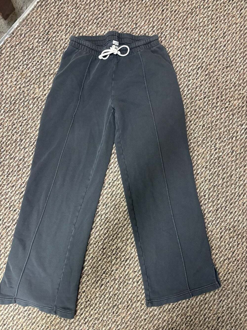 Aerie Low Rise Pintuck Skater Pant Grey Sweats - Picture 4 of 4